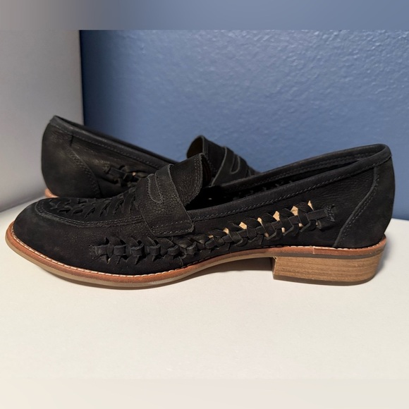 Women's Earth Ella Black Loafers - Picture 3 of 8